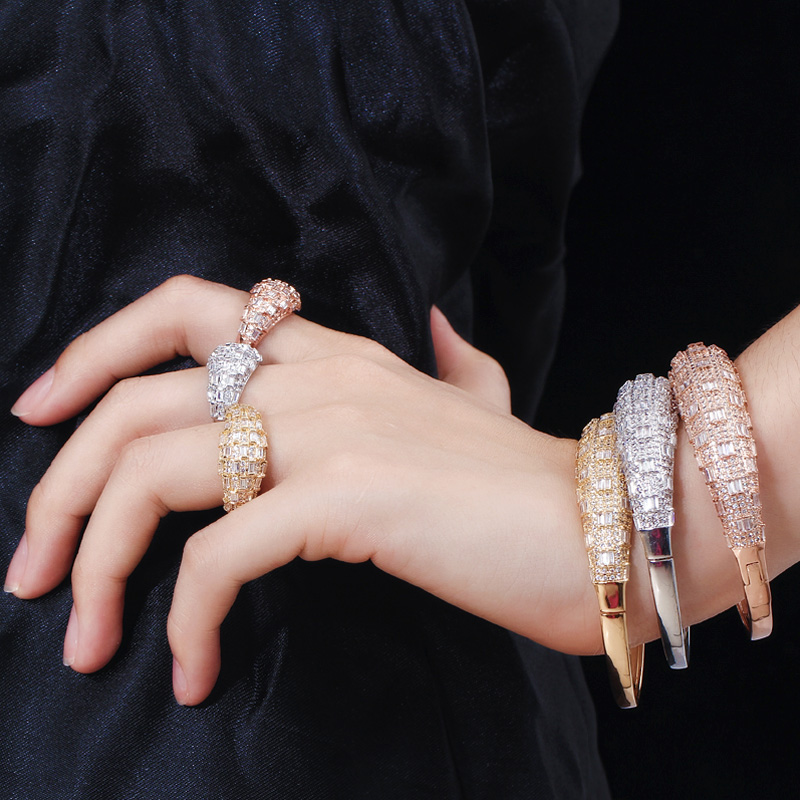 Gold Color Open Cuff Bangle e  - Men'S Accessories Dubai avaliação e preço